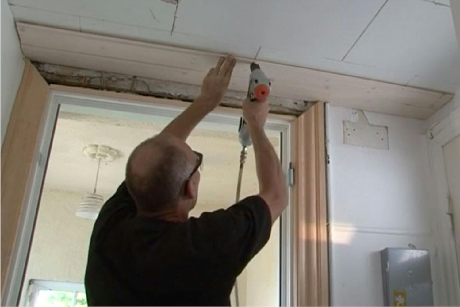 Katon panelointi vanhan päälle Katon panelointi vanhan päälle